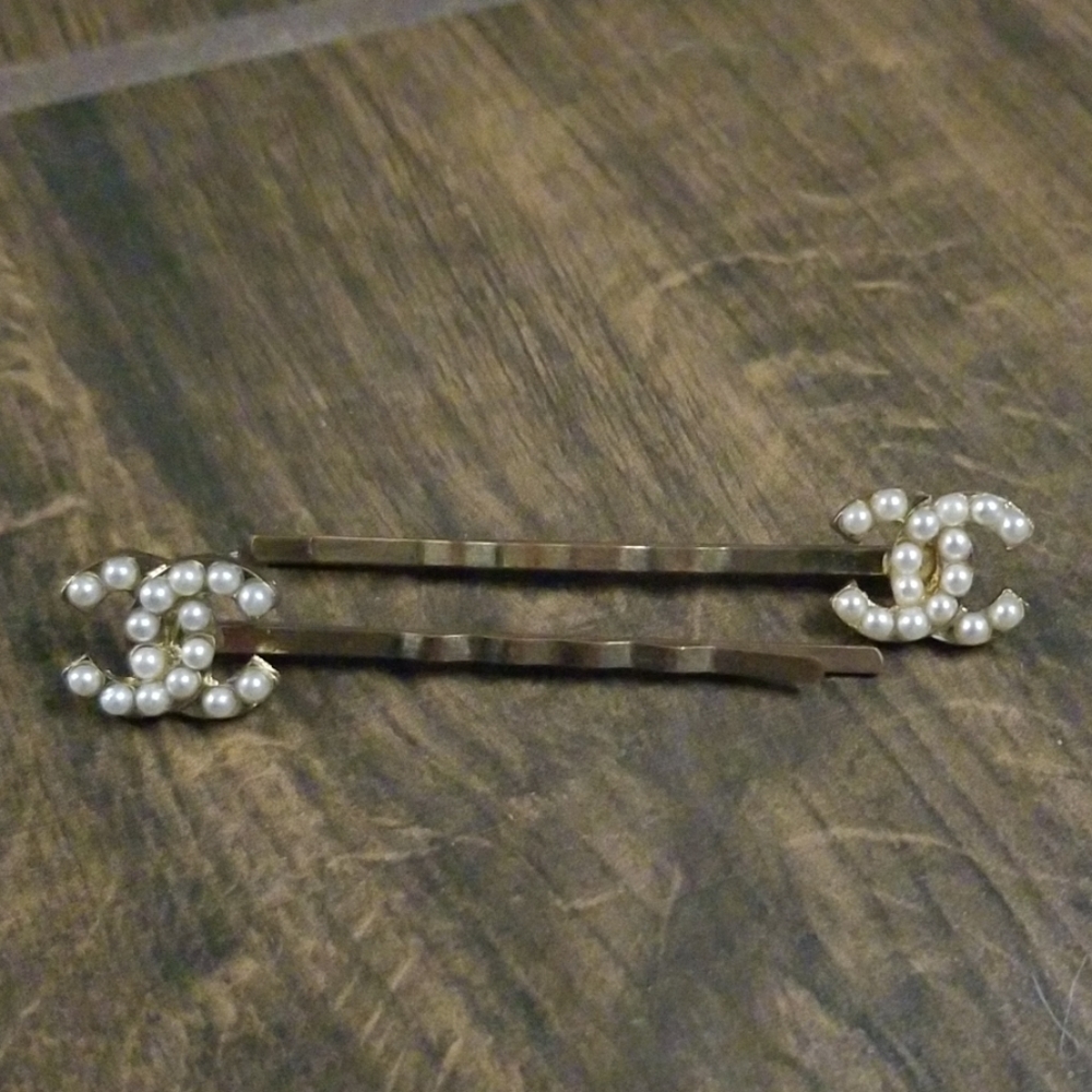 Gold clips with pearls